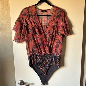 ✨Donating soon✨Floral Ruffle Bodysuit